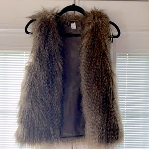 Divided H&M Faux Fur Vest